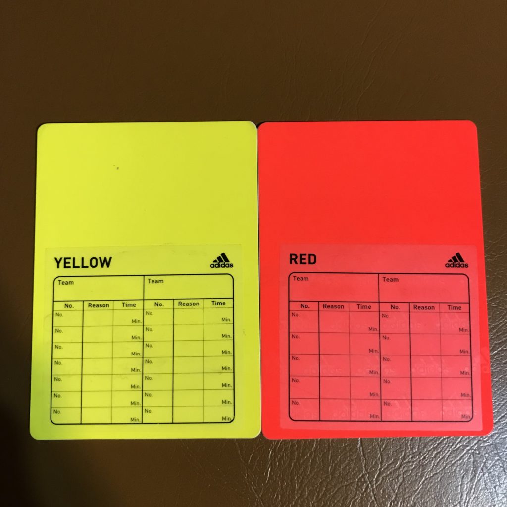 最大84%OFFクーポン 審判用品 サッカーゲーム用品 サッカー審判カード 警告カード 赤と黄色のカード レコードカード5枚 鉛筆1本 